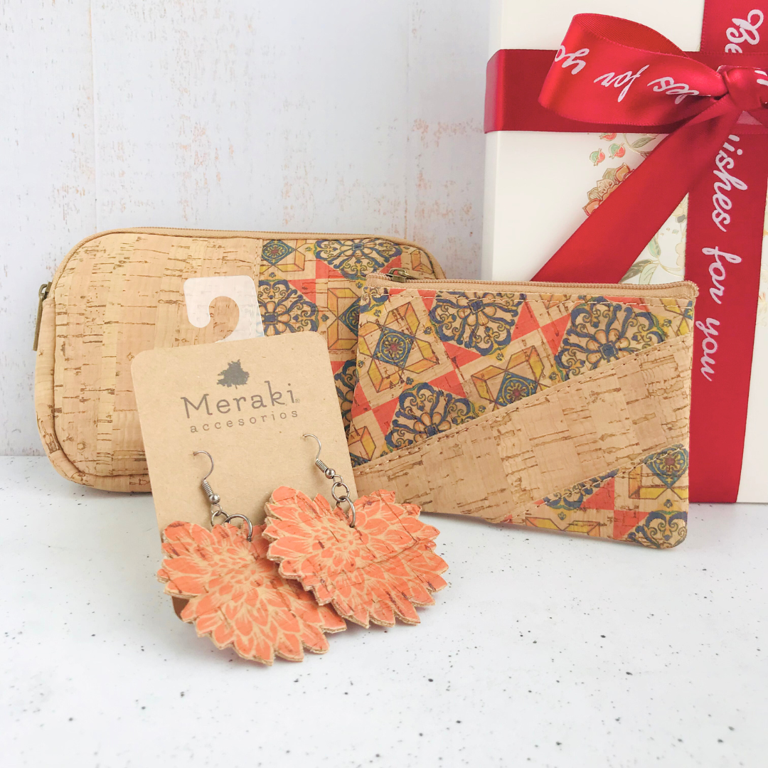 Set de regalo mujer mini cosmetiquero de corcho + monedero de corcho + par de aros de corcho flores color naranjo