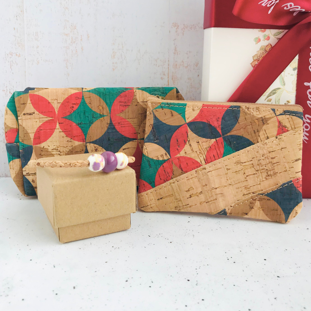 Set de regalo mujer Mini cosmetiquero para cartera de corcho + monedero de corcho rojo azul y turqursa + pulsera de corcho color morado ciruela y blanco