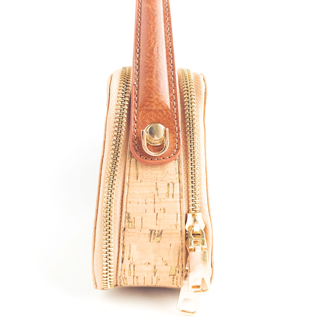 Cartera de corcho portugués con correa de eco cuero intercambiable de corta a larga con detalles metálicos dorados