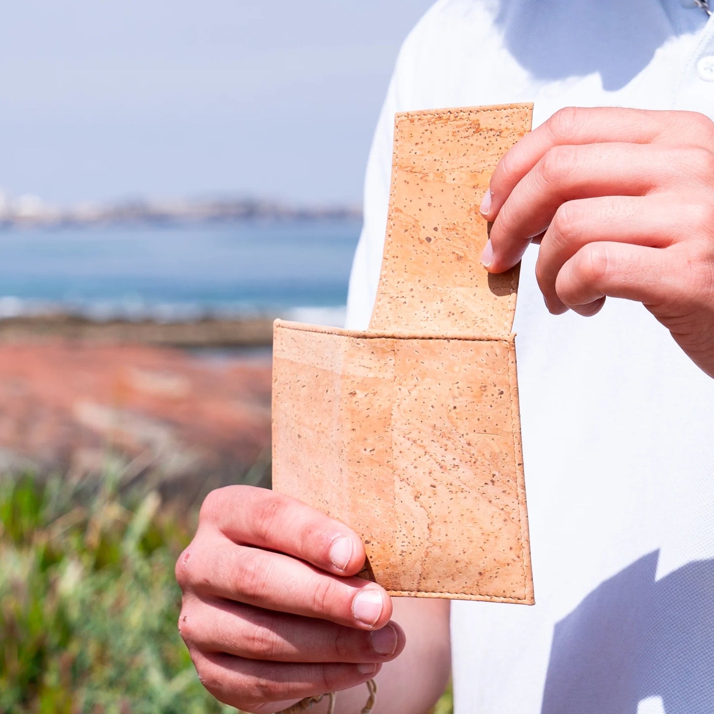 Tarjetero de corcho natural cuero vegano sustentable accesorios ecológicos para hombres
