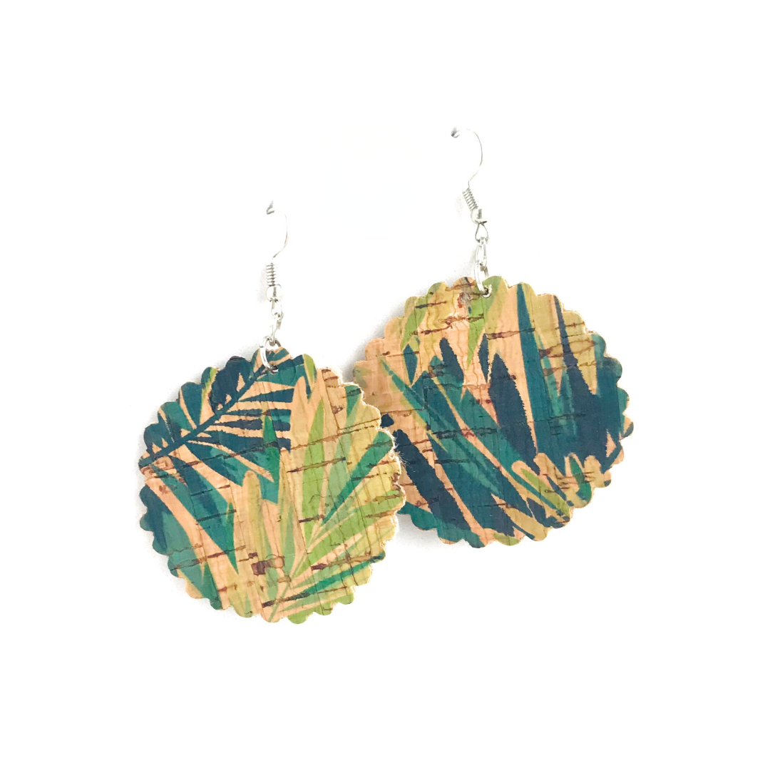 Reverso de los aros de corcho volta selva. Reverso es igual al frente pero sin el detalle metálico al centro