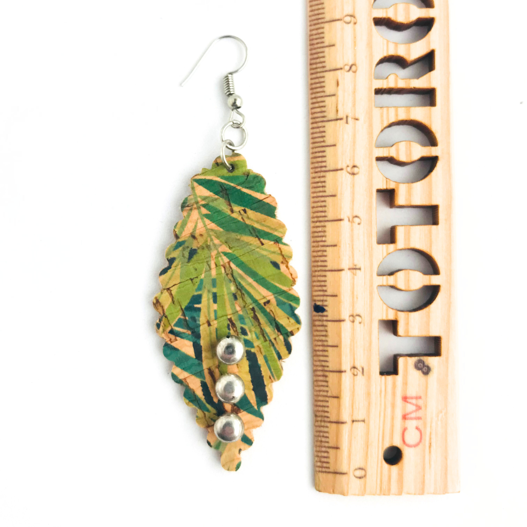 Los aros selva miden 9 centímetros de largo incluyendo el gancho y su ancho es de 3 centímetros. Cada aro pesa 2,5 gramos