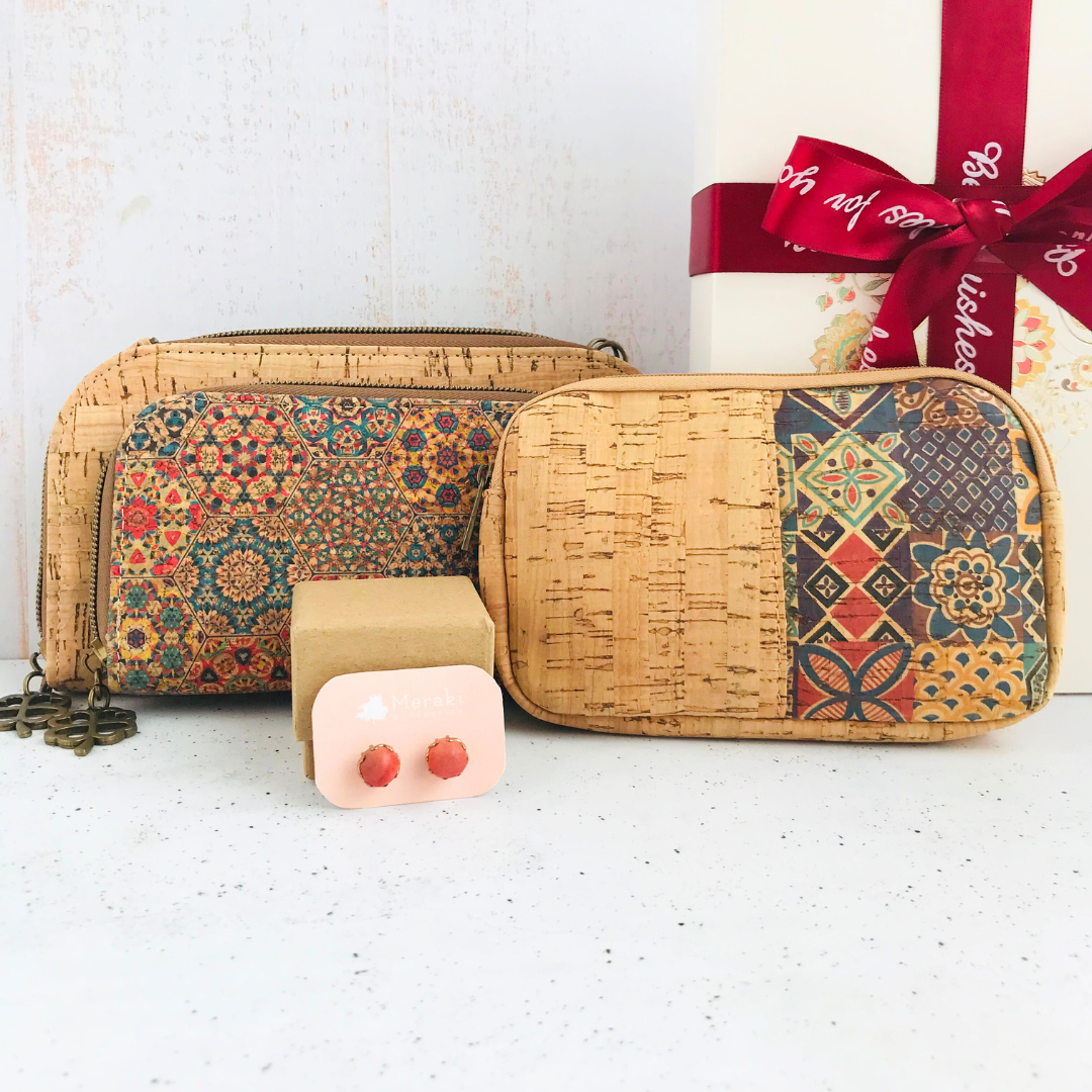 Set de regalo Mujer Cartera + cosmetiquero de corcho portugues + aros de madera