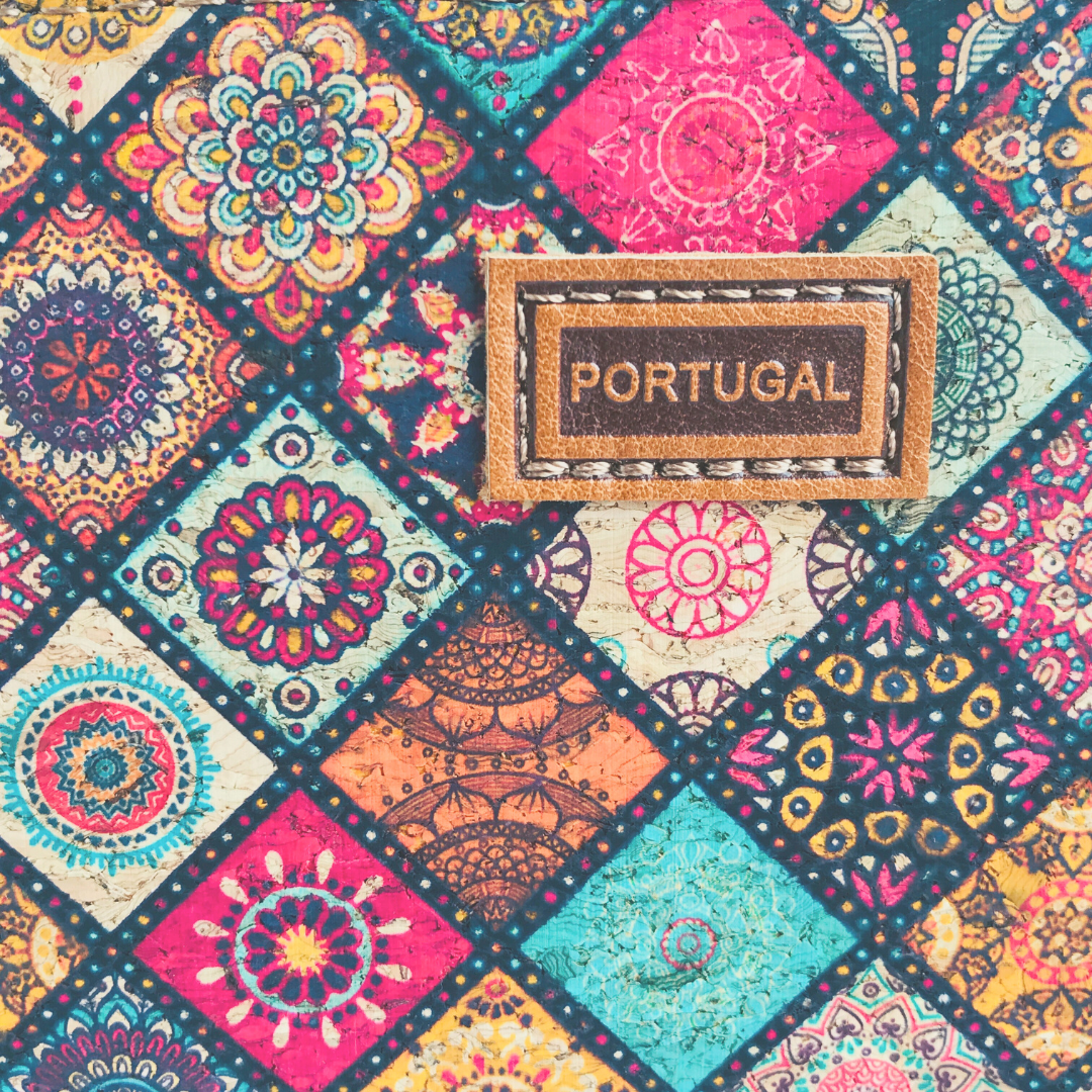 Cartera de corcho diseño diamantes con mandalas, Etiqueta de eco cuero que dice Portugal