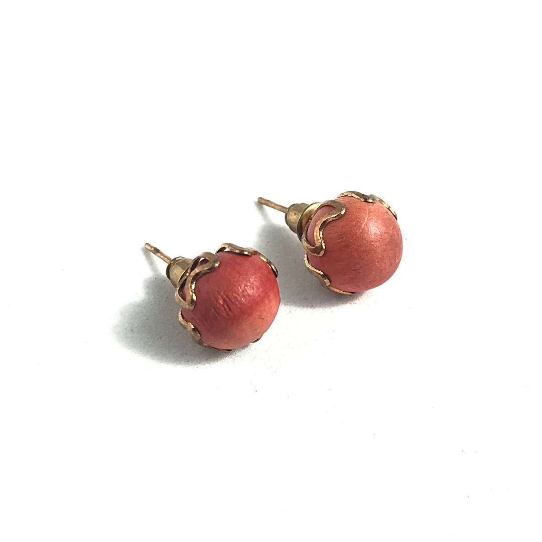 Aros de madera rojos