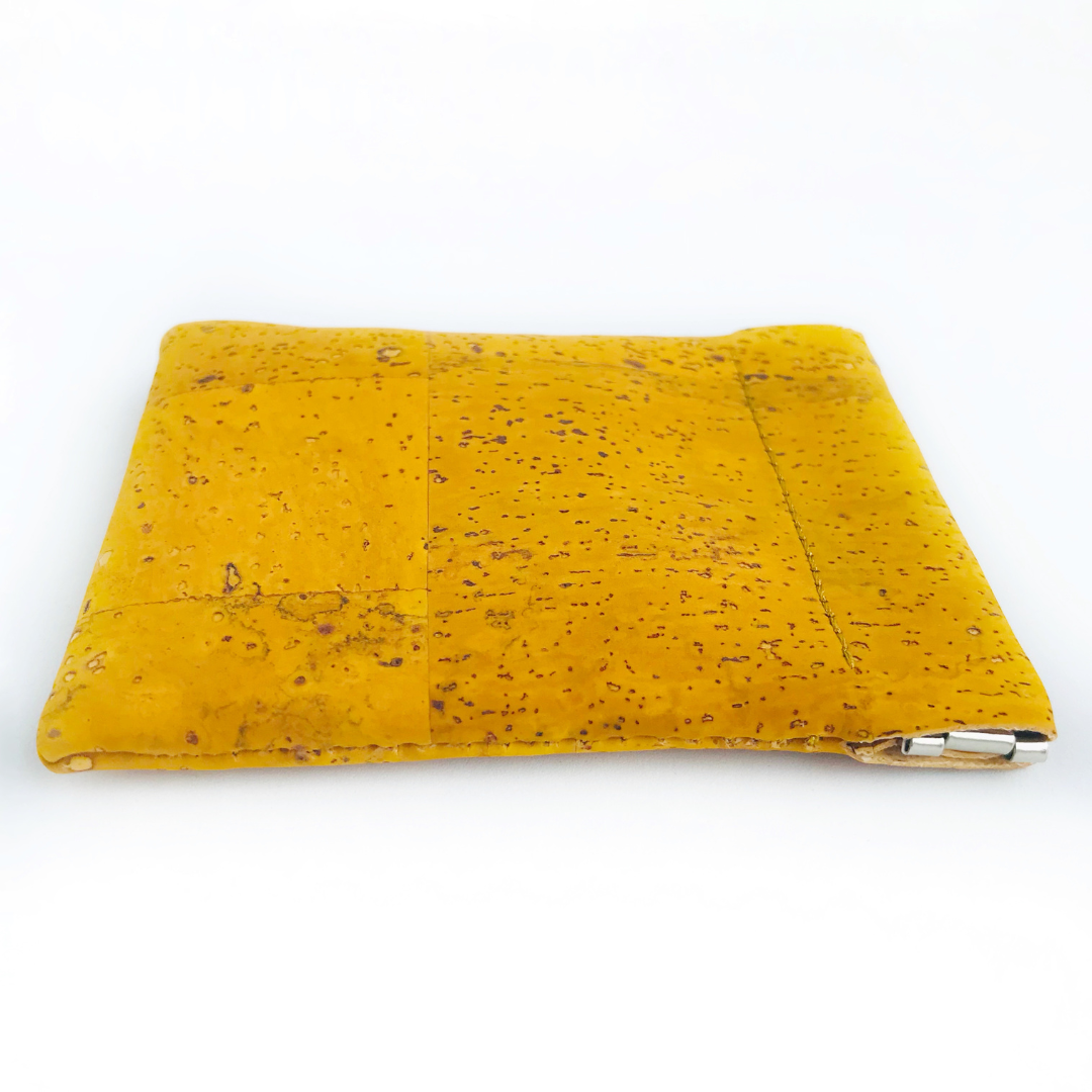 Monedero de Corcho Portugués Cuero Vegano Sustentable Color Amarillo Mostaza