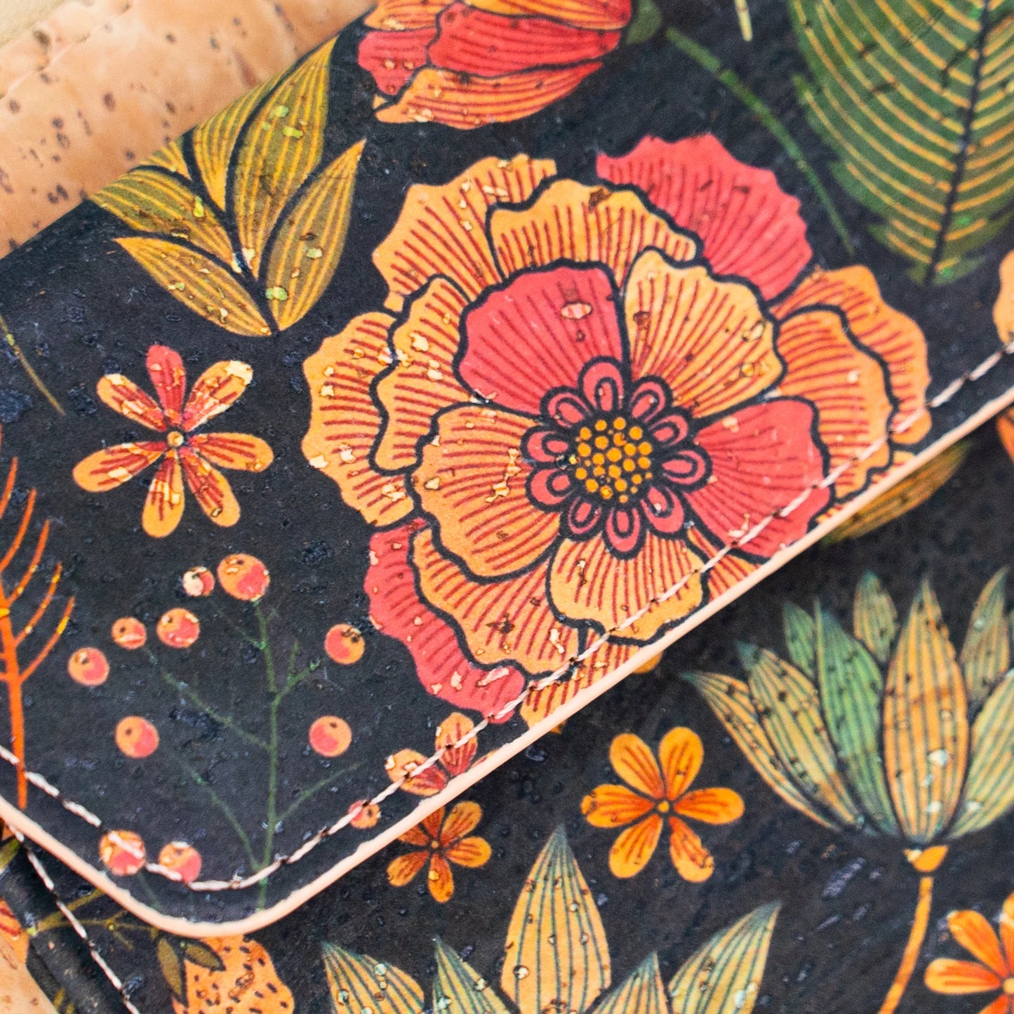 Detalles cartera billetera de corcho vegano sustentable e impermeable