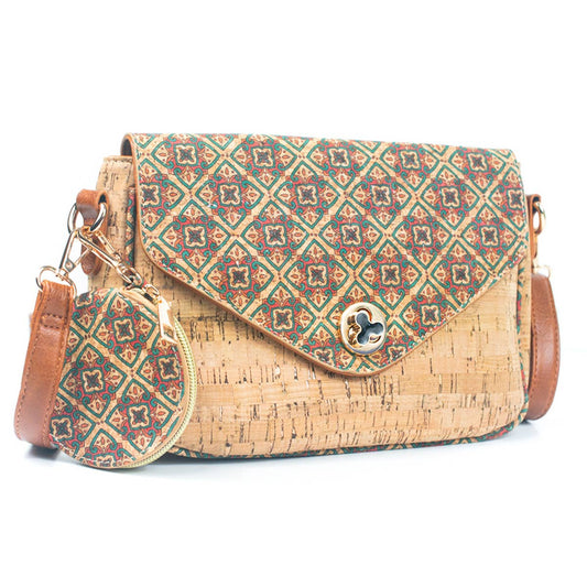Cartera bandolera de corcho y eco cuero. Incluye monedero de corcho del mismo diseño. Diseño diamantes verde y rojo. Detalles dorados