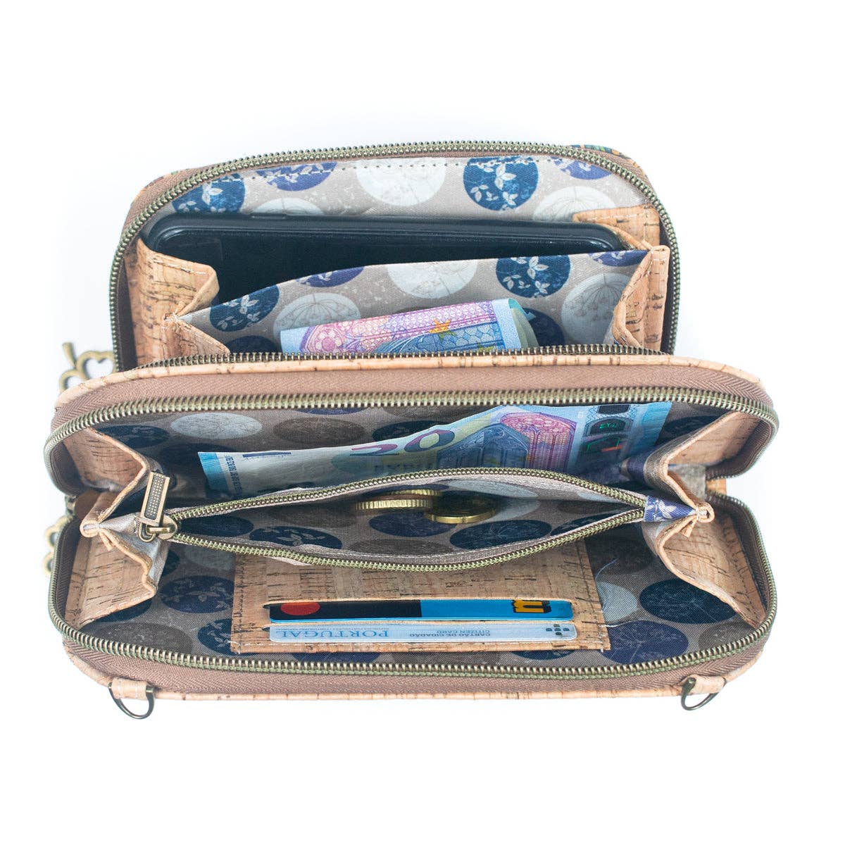 Interior Cartera Bandolera de Corcho Natural con compartimientos para 2 tarjetas, bolsillo con cierre para monedas y compartimientos para otras pertenencias, celular, dinero, maquillaje, etc.