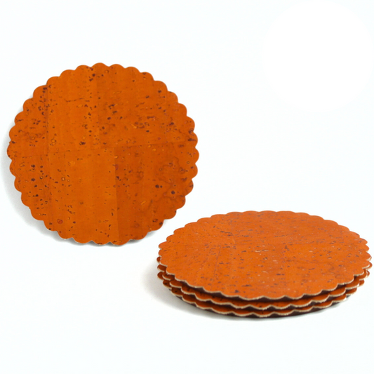 Set de 4 posavasos de corcho color naranjo con base de madera y orilla en forma de ondas